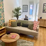 Botanic Escape With Balcony & Candle Bath Ritual - Pets Welcome