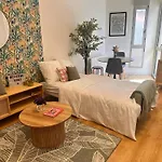 Botanic Escape With Balcony & Candle Bath Ritual - Pets Welcome