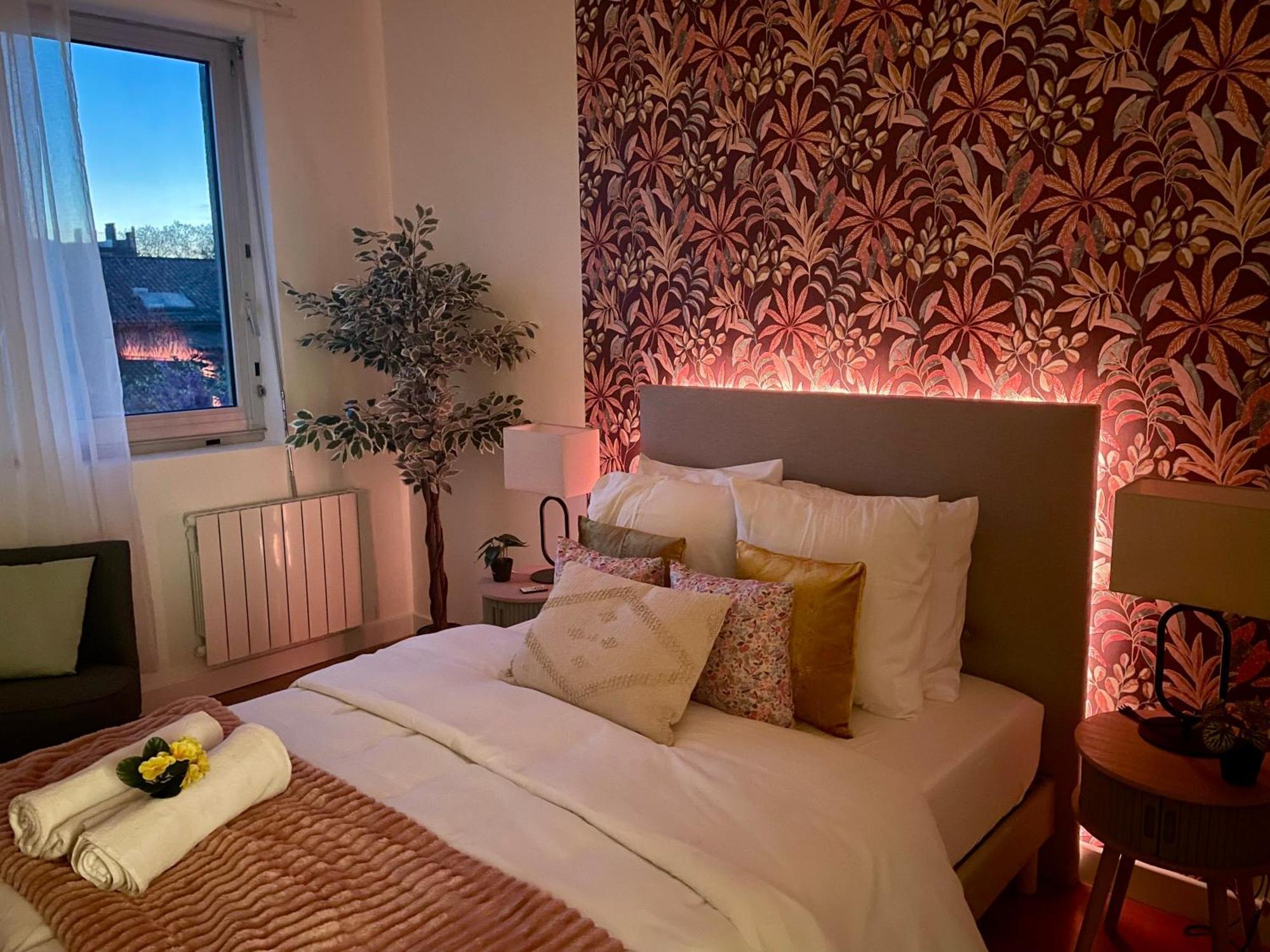 Botanic Escape With Balcony & Candle Bath Ritual - Pets Welcome * Carcassonne