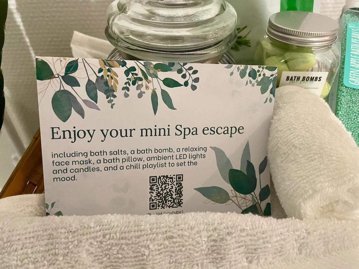 Botanic Escape With Balcony & Candle Bath Ritual - Pets Welcome